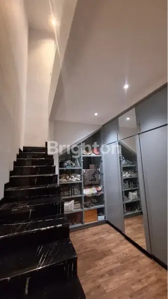 image RUNGKUT MEWAH TERAWAT LOKASI NYAMAN LINGKUNGAN ASRI DEKAT MERR (6)