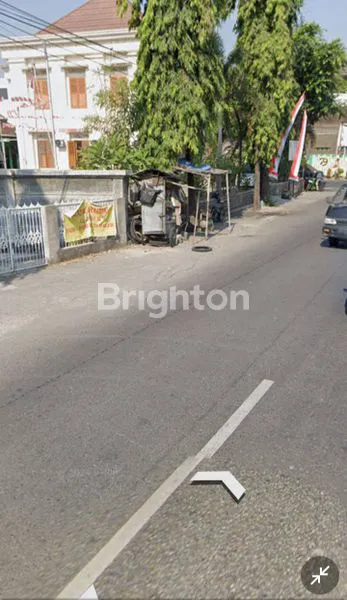 image RUMAH PINGGIR JALAN BESAR DI DAERAH BELAKANG KERATON MANGKUNEGARAN SOLO (3)