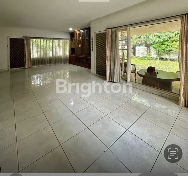 image RUMAH 1,5 LANTAI DENGAN LOKASI STRATEGIS DALAM AREA KUNINGAN JAYA MANDALA, JAKARTA SELATAN (2)