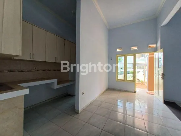 image RUMAH 2.5 LANTAI DI PERUMAHAN BEJI BATU MALANG DIJUAL MURAH (4)