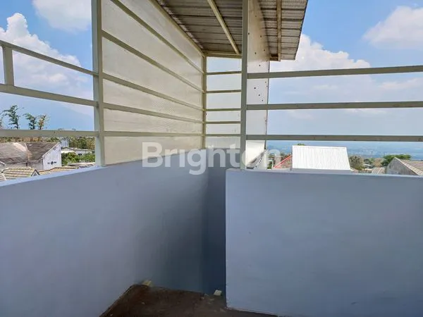 image RUMAH 2.5 LANTAI DI PERUMAHAN BEJI BATU MALANG DIJUAL MURAH (8)