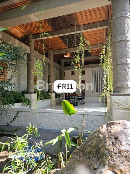 image RUMAH LUXURY SULTAN 2 LANTAI DI NGASEM KABUPATEN KEDIRI (4)