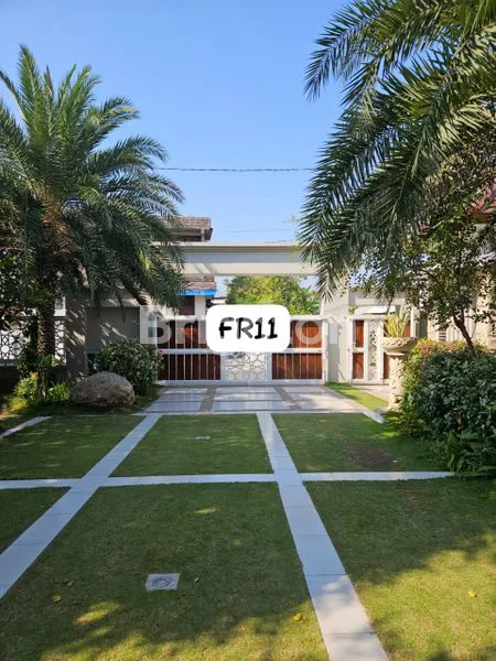 image RUMAH LUXURY SULTAN 2 LANTAI DI NGASEM KABUPATEN KEDIRI (3)