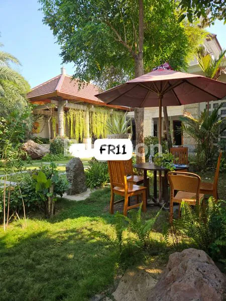 image RUMAH LUXURY SULTAN 2 LANTAI DI NGASEM KABUPATEN KEDIRI (2)