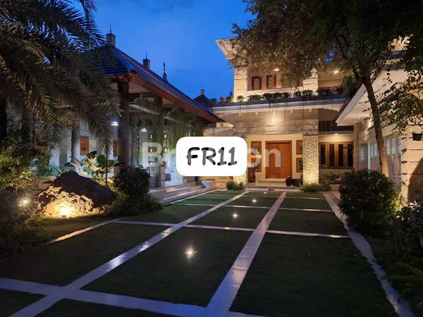 image RUMAH LUXURY SULTAN 2 LANTAI DI NGASEM KABUPATEN KEDIRI (1)