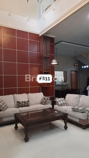 image RUMAH LUXURY SULTAN 2 LANTAI DI NGASEM KABUPATEN KEDIRI (7)