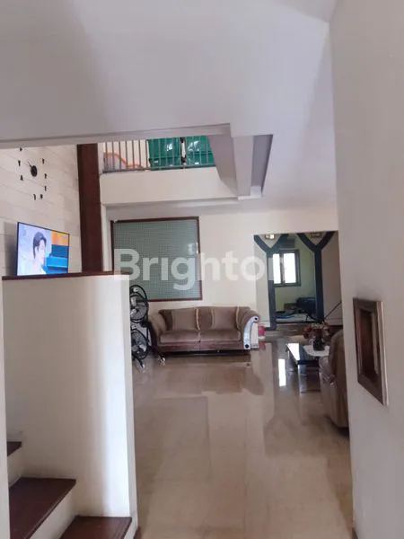 image RUMAH 2 1/2 LANTAI CANTIK, ASRI DAN NYAMAN SIAP HUNI DI CIBUBUR (3)