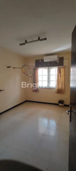 image RUMAH LUAS, BISA HITUNG TANAH, PARKIRAN LUAS, DARMO HARAPAN (4)