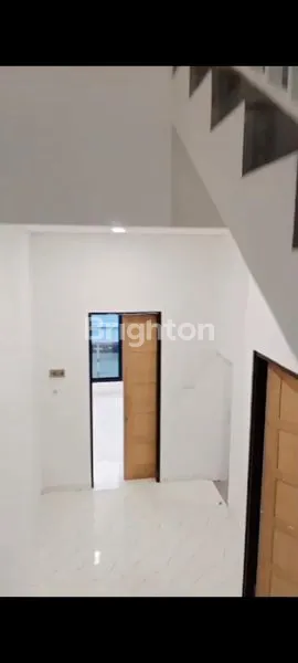 image DIJUAL RUMAH BARU 3 LANTAI PADEMANGAN (6)