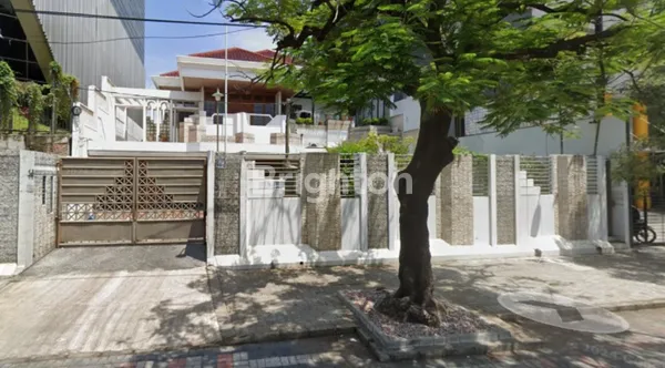 RUMAH 2,5 LANTAI SIAP HUNI FASILITAS LENGKAP PUSAT KOTA JALAN CEMPAKA DEKAT TP BASUKI RAHMAT PANGLIMA SUDIRMAN TEGALSARI