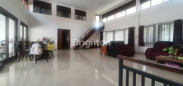 image RUMAH MEWAH DENGAN TAMAN YANG LUAS SIAP DI CIGADUNG  (3)