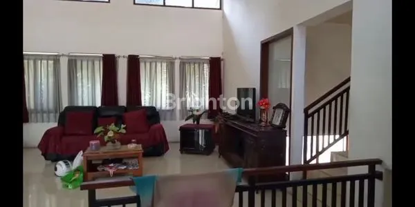 image RUMAH MEWAH DENGAN TAMAN YANG LUAS SIAP DI CIGADUNG  (6)