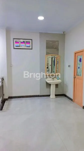 image RUMAH STRATEGIS 3 LANTAI DI TELUK GONG DEKAT DENGAN TOL DAN PUSAT PERBELANJAAN KULINER (7)