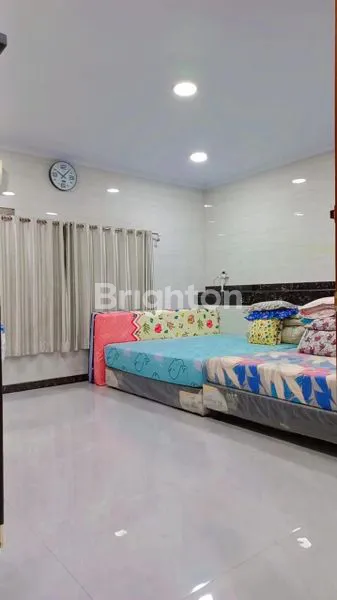 image RUMAH STRATEGIS 3 LANTAI DI TELUK GONG DEKAT DENGAN TOL DAN PUSAT PERBELANJAAN KULINER (3)