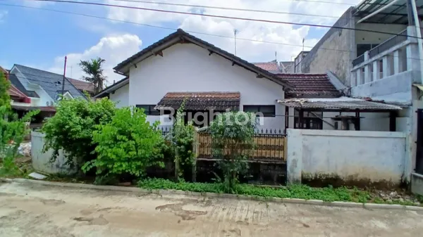 image RUMAH DI JATIBENING ESTATE DEKAT STASIUN LRT CIKUNIR 1 (1)