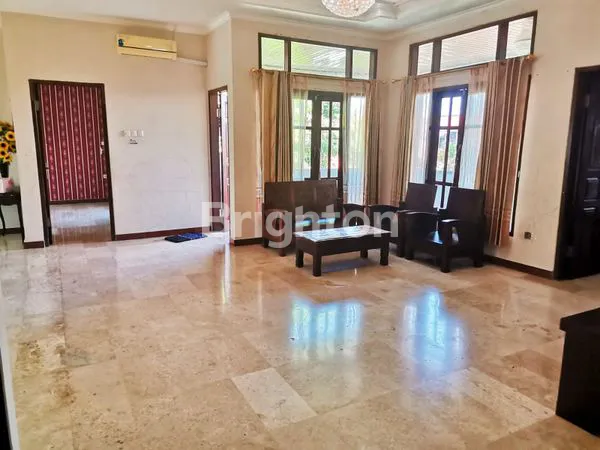 image RUMAH LUAS DENGAN POOL PRIBADI SIAP HUNI DI KAWASAN ELITE PANJER (6)