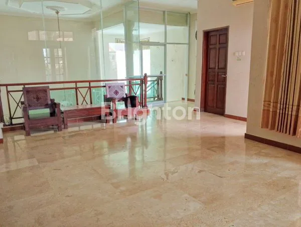 image RUMAH LUAS DENGAN POOL PRIBADI SIAP HUNI DI KAWASAN ELITE PANJER (5)