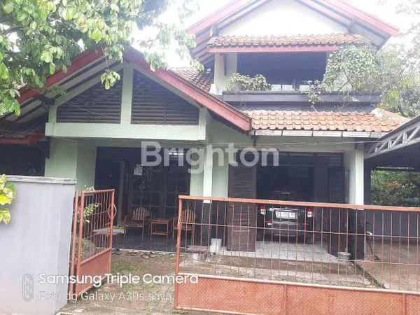 RUMAH DI HOOK, FULL FURNISHED, DENGAN TANAH YANG LUAS  DI KOMPLEK KEHUTANAN ALBASIA JL RAYA LALADON BOGOR