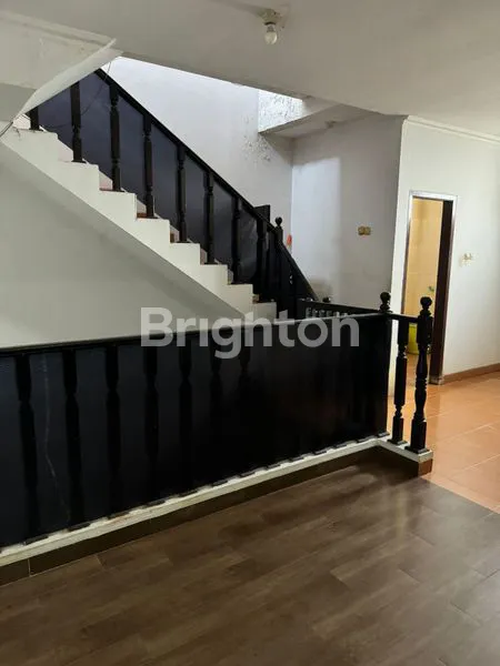 image RUMAH 3 LANTAI DI GRIYA DEPOK (4)