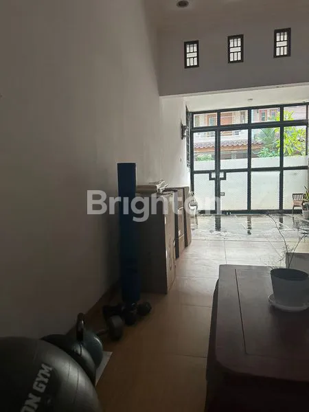 image RUMAH 3 LANTAI DI GRIYA DEPOK (8)