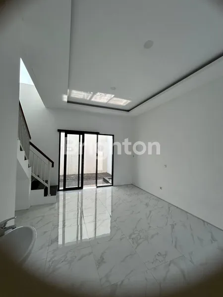 image MURAH RUMAH BARU GRESS MODERN 2 LANTAI RUNGKUT ASRI ROW JALAN LEBAR DEKAT MERR, UPN, TRANSMART, BARUK, NIRWANA EKSEKUTIF, UBAYA TENGGILIS, PURIMAS (2)