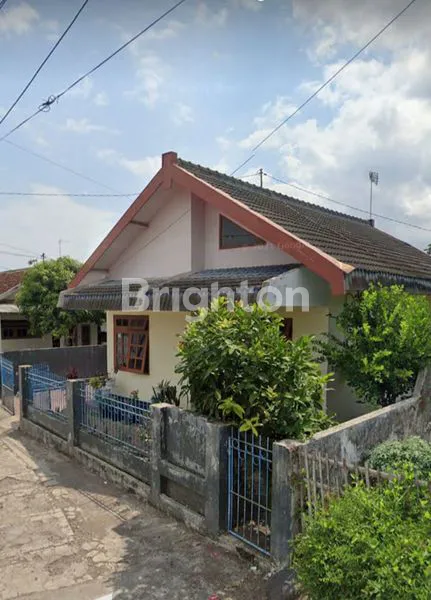 image RUMAH TERAWAT DENGAN HALAMAN LUAS (3)