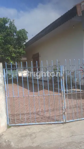 image RUMAH TERAWAT DENGAN HALAMAN LUAS (2)