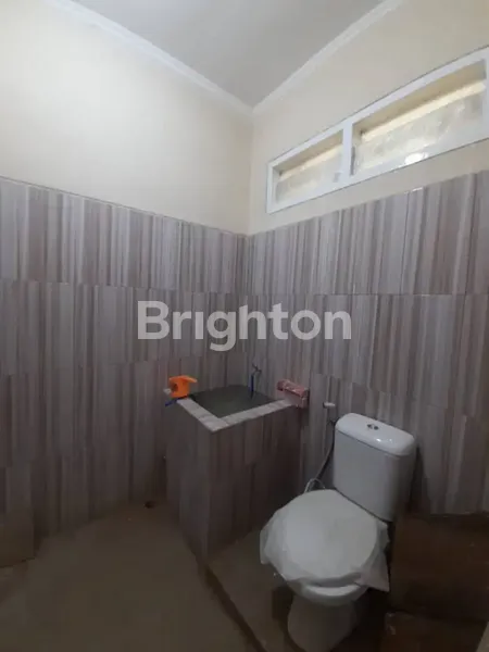 image RUMAH DI RUNGKUT ASRI BARU RENOV LIKE NEW SIAP PAKAI (7)