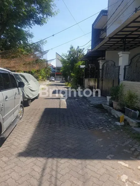 image RUMAH DI RUNGKUT ASRI BARU RENOV LIKE NEW SIAP PAKAI (8)