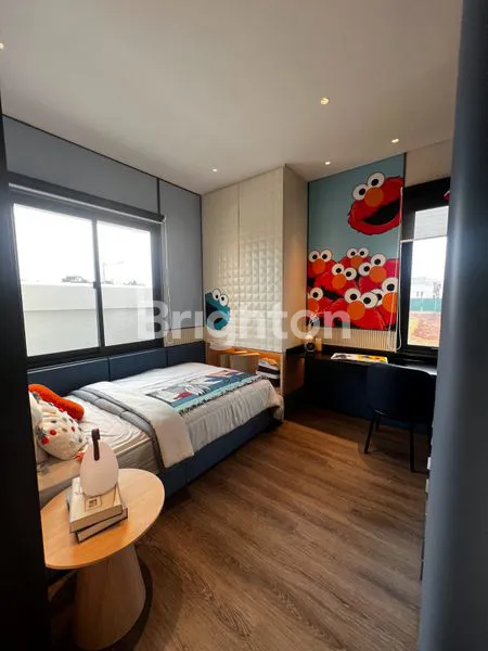 image RUMAH LOKASI SPESIAL 3 LANTAI STROZZI AT SYMPHONIA SUMMARECON PAGEDANGAN TANGERANG BANTEN (6)