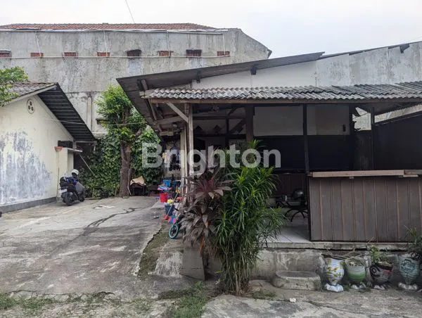 image DI JUAL CEPAT RUMAH DENGAN TANAH  LUAS DI KOTA DEPOK (2)
