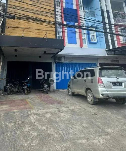 RUKO 3 LANTAI DI JUAL CEPAT , JALAN LAMBUNG MANGKURAT