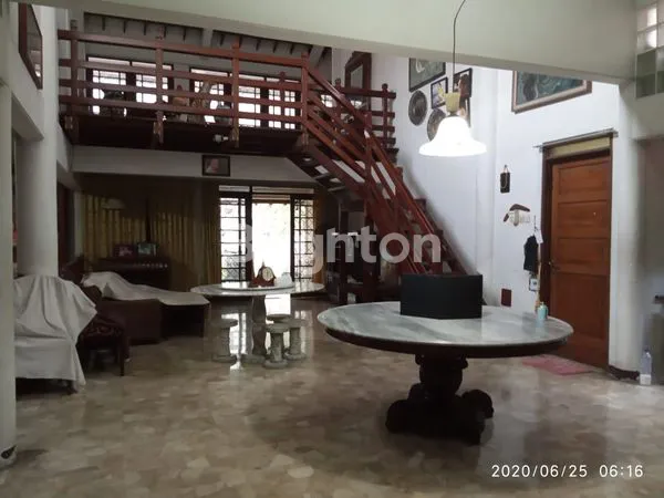 image RUMAH HOEK LUAS BERSIH DI JALAN KEMBAR!!! AKSES JALAN LEBAR!!! BEBAS BANJIR, KAMAR BANYAK, HARGA MURAH KUPANG INDAH (6)