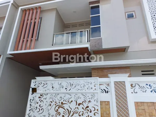 RUMAH MEWAH 2 LANTAI TENGAH KOTA SOLO