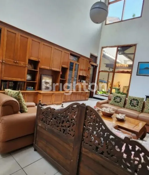 image RUMAH TERAWAT 1,5 LANTAI KENDANGSARI DEKAT UBAYA TENGGILIS, JEMURSARI (6)