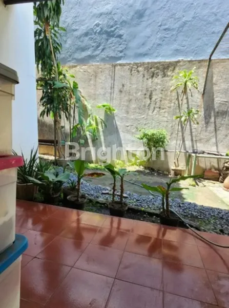 image RUMAH TERAWAT 1,5 LANTAI KENDANGSARI DEKAT UBAYA TENGGILIS, JEMURSARI (8)