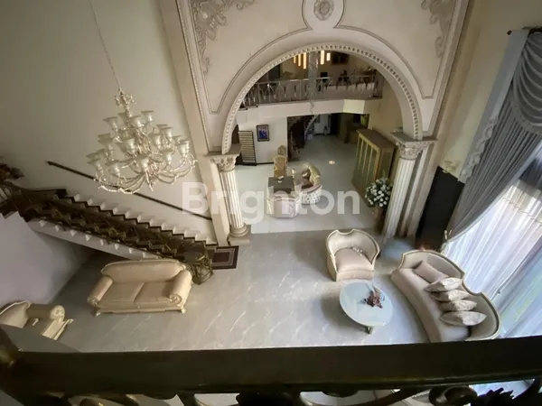 image RUMAH MEWAH KLASIK DHARMAHUSADA SURABAYA DEKAT GALAXY MALL, KERTAJAYA (2)