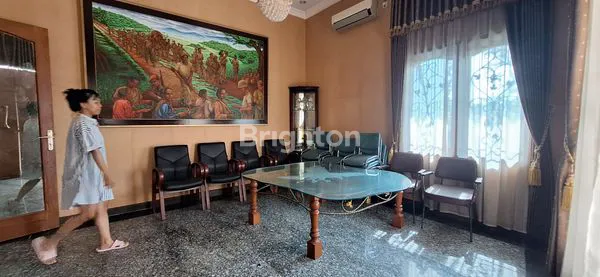 image VILLA CANTIK, BAGUS, BESAR, BERSEJARAH DI KELILINGI KAWASAN HIJAU JOGJS UTARA (2)