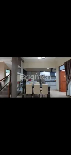 image RUMAH MEWAH CANTIK 2 LANTAI FULL FURNISH DIJUAL (5)