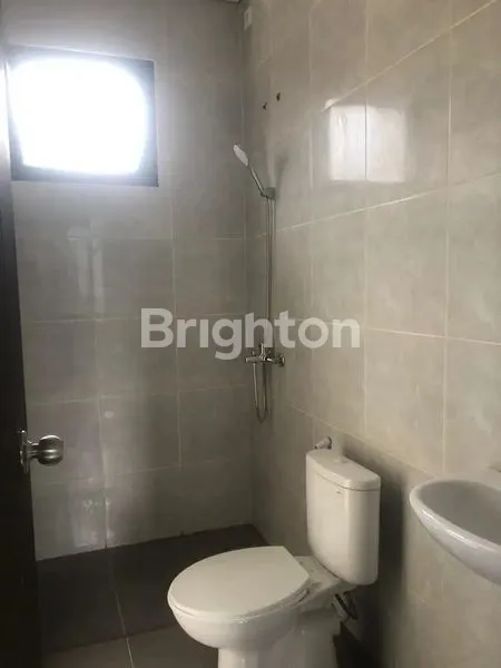 image RUMAH CANTIK DAN NYAMAN DI SERPONG (3)