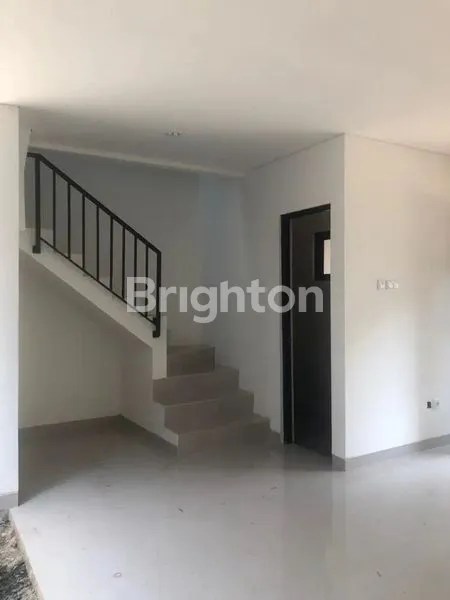 image RUMAH CANTIK DAN NYAMAN DI SERPONG (4)