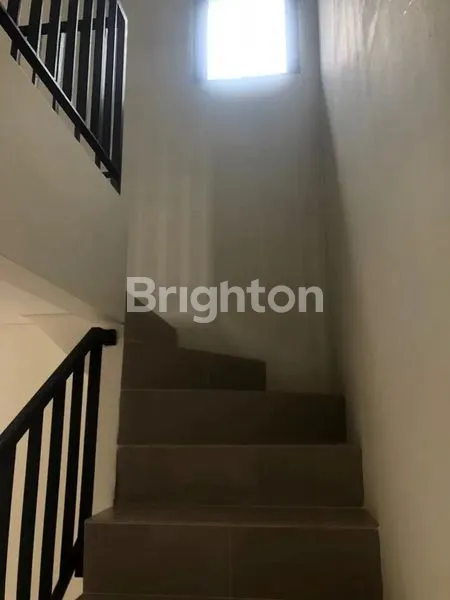 image RUMAH CANTIK DAN NYAMAN DI SERPONG (5)