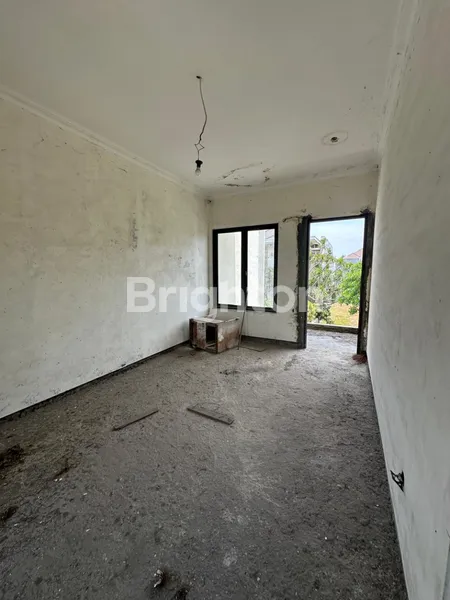 image RUMAH SETENGAH JADI ROW LEBAR MURAH HITUNG TANAH VILLA BUKIT REGENCY 2 PAKUWON INDAH (5)