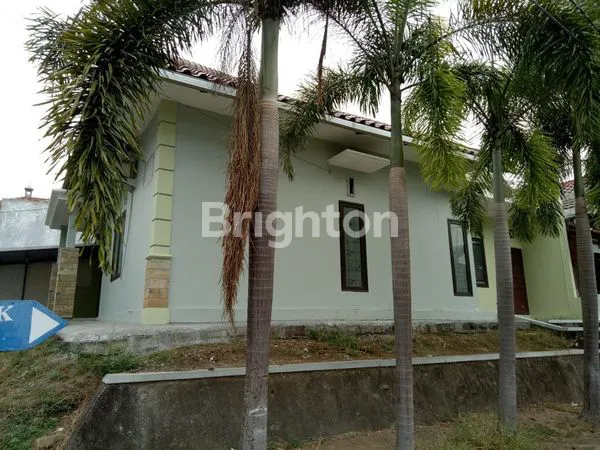 image RUMAH SIAP HUNI LOKASI SANGAT STRATEGIS DAN KOMERSIAL INI (3)