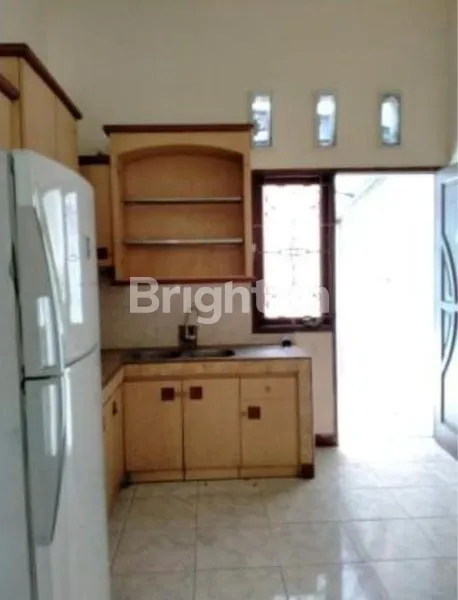 image RUMAH SIAP HUNI LOKASI SANGAT STRATEGIS DAN KOMERSIAL INI (7)