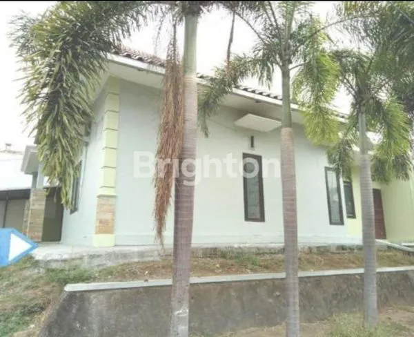 image RUMAH SIAP HUNI LOKASI SANGAT STRATEGIS DAN KOMERSIAL INI (4)