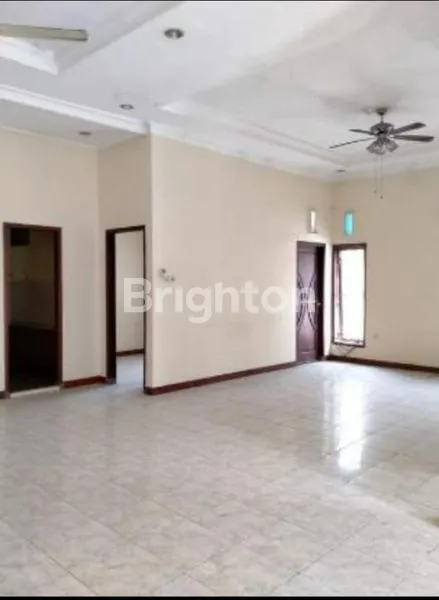 image RUMAH SIAP HUNI LOKASI SANGAT STRATEGIS DAN KOMERSIAL INI (8)