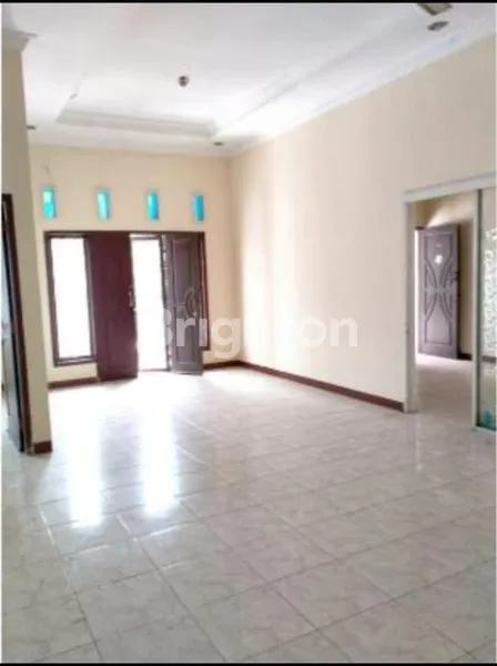 image RUMAH SIAP HUNI LOKASI SANGAT STRATEGIS DAN KOMERSIAL INI (5)