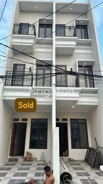 RUMAH BARU TAMAN COSMOS 3 LANTAI MODERN MINIMALIS SIAP HUNI BEBAS BANJIR