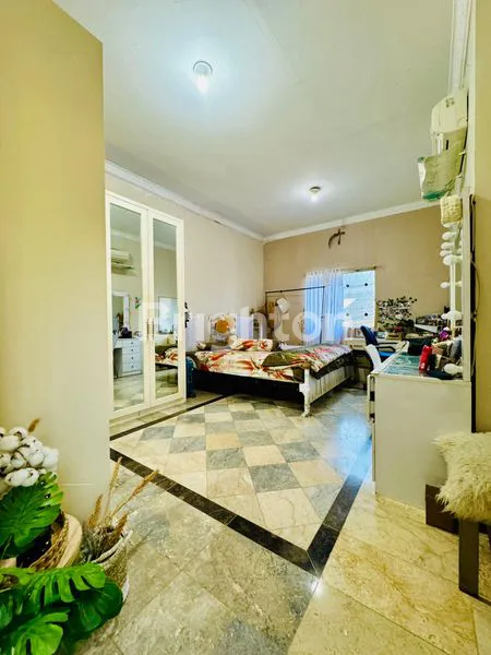 image RUMAH MEWAH HOEK SIAP HUNI TAMAN RATU 2,5 LANTAI (8)